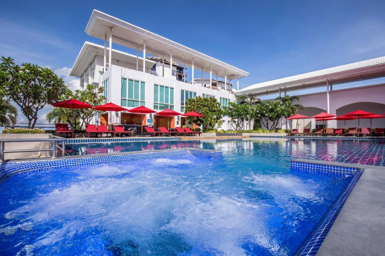 D Varee Jomtien Beach, Pattaya Екстериор снимка The swimming pool at the hotel