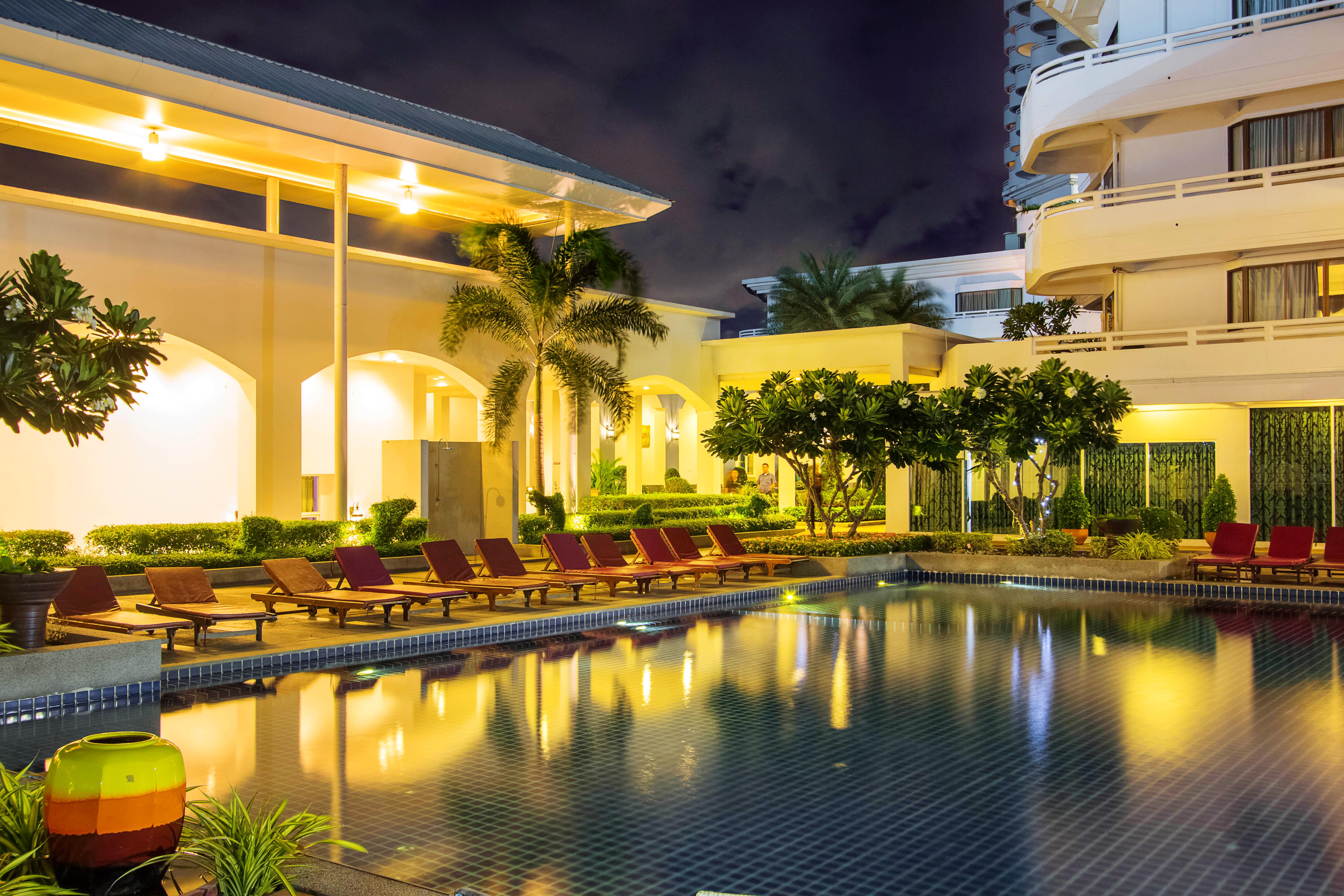 D Varee Jomtien Beach, Pattaya Екстериор снимка The Royal Paradise Hotel and Spa