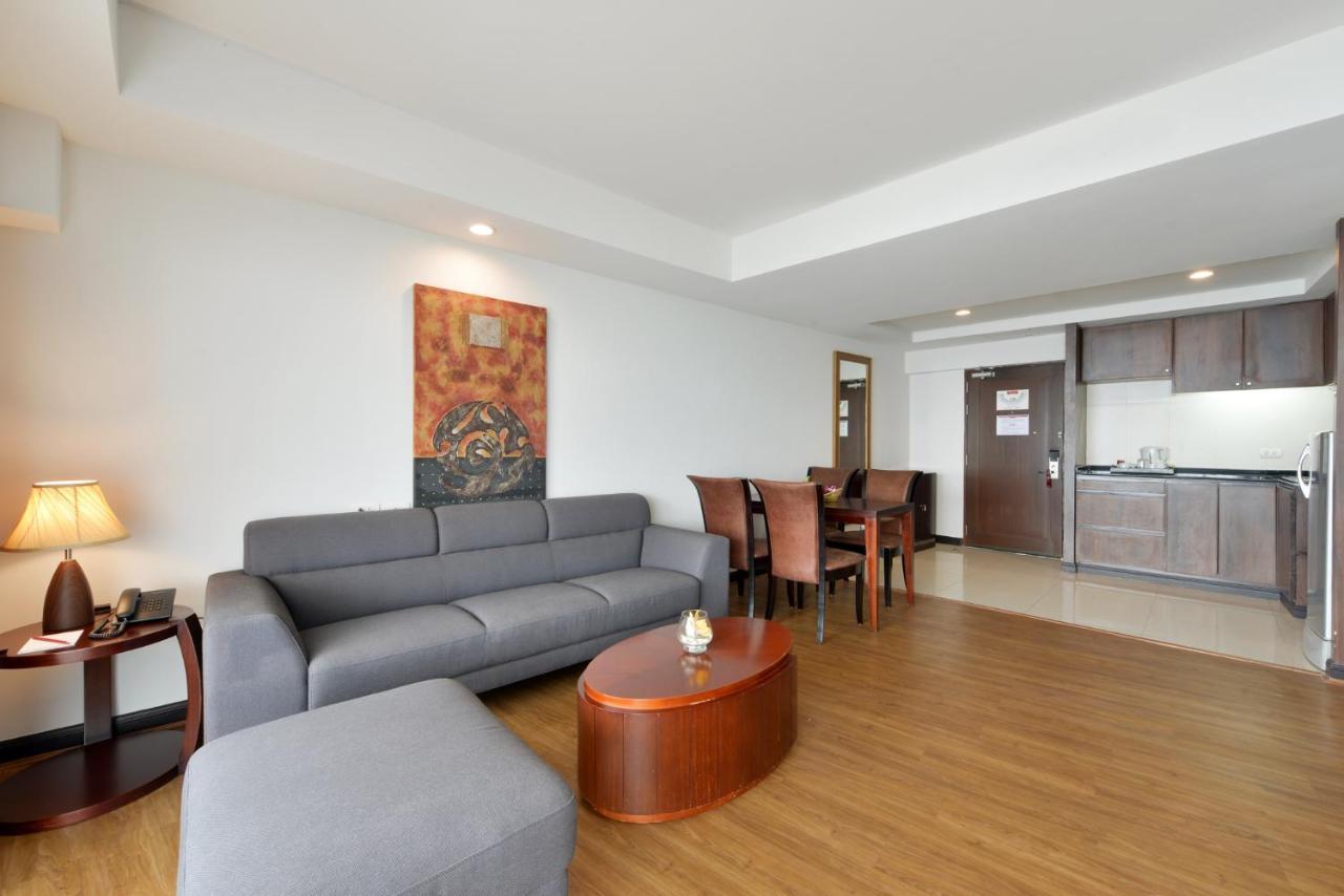 D Varee Jomtien Beach, Pattaya Екстериор снимка A typical apartment at the Park Avenue
