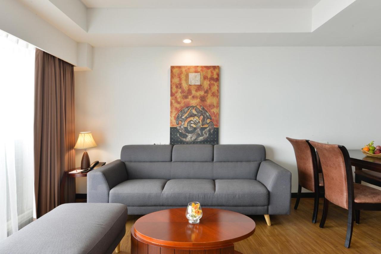 D Varee Jomtien Beach, Pattaya Екстериор снимка A living room in a serviced apartment in Kuala Lumpur, Malaysia
