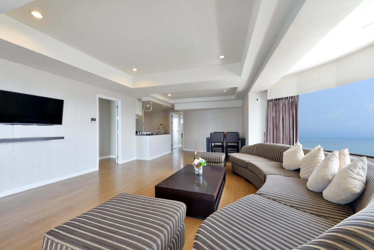 D Varee Jomtien Beach, Pattaya Екстериор снимка A living room in a penthouse apartment