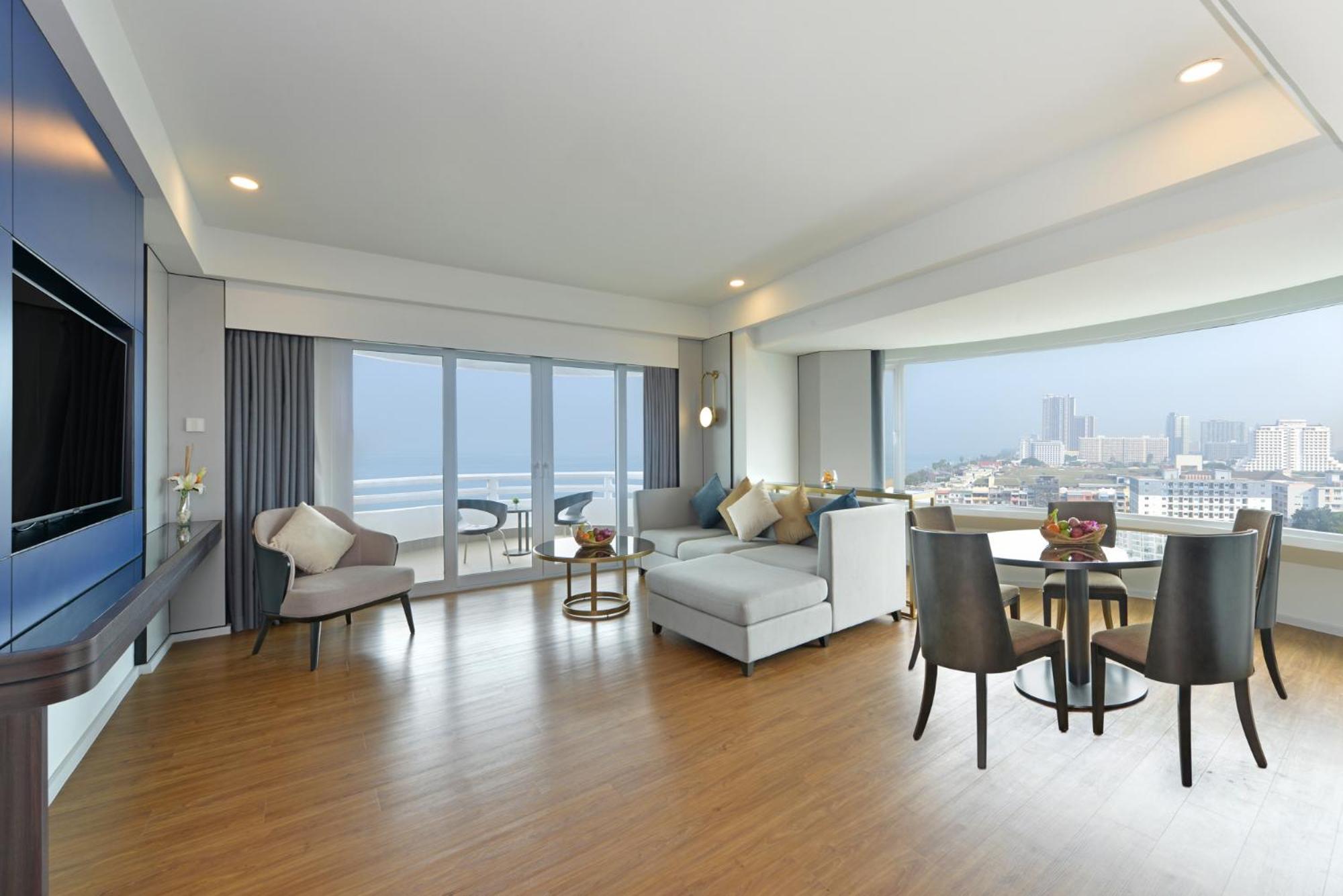 D Varee Jomtien Beach, Pattaya Екстериор снимка A suite at the hotel