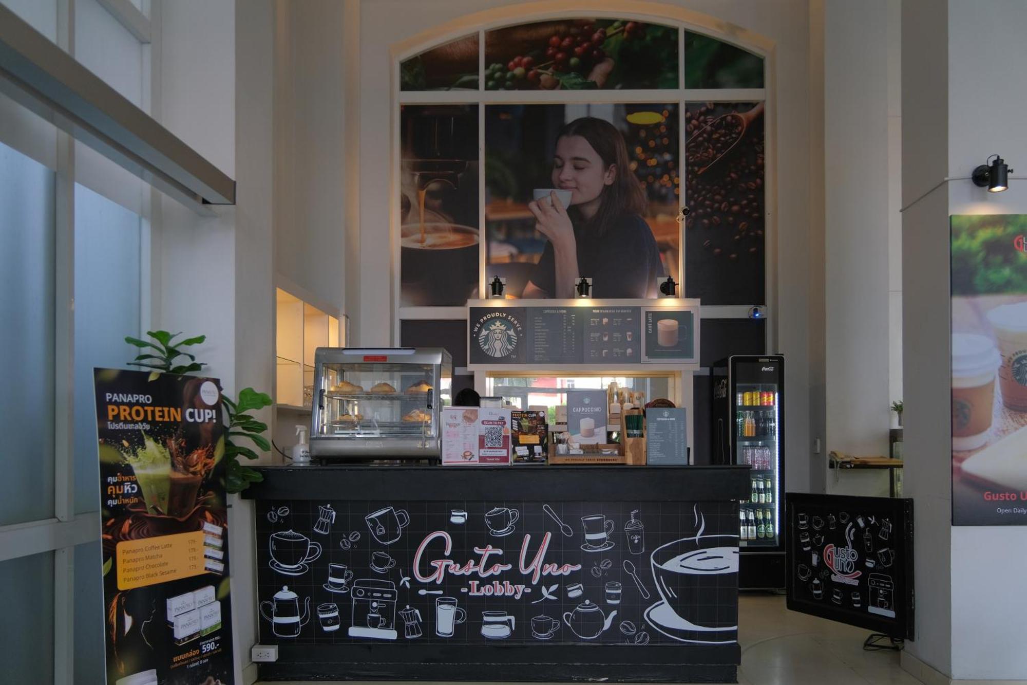 D Varee Jomtien Beach, Pattaya Екстериор снимка A coffee shop in the airport