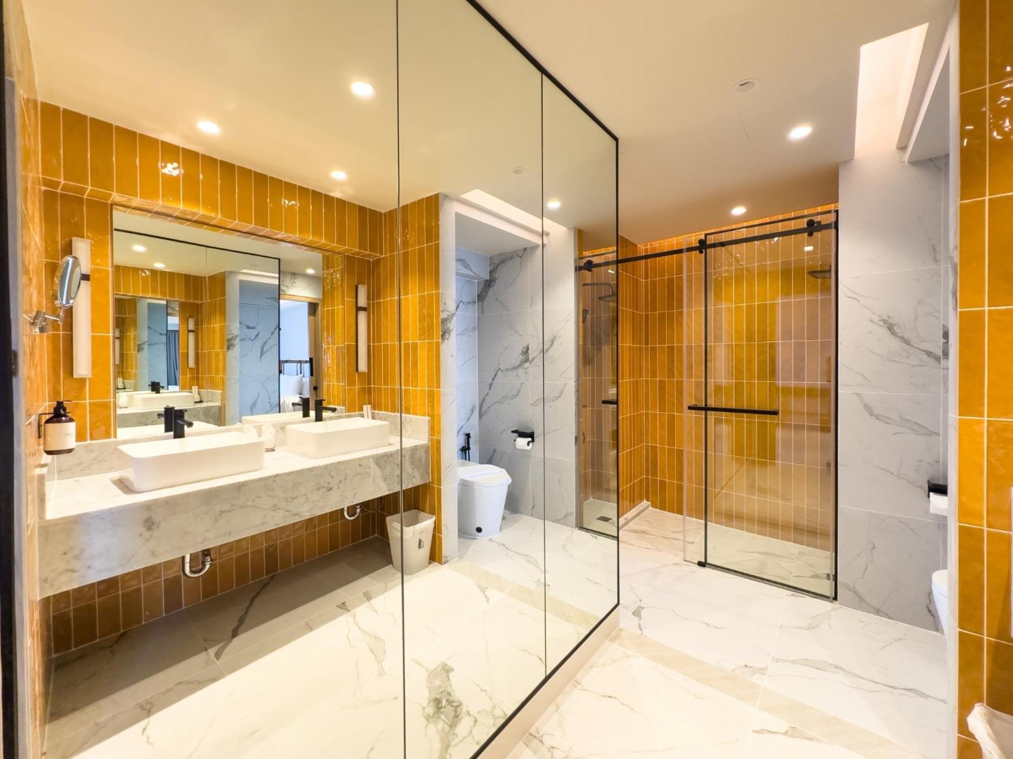 D Varee Jomtien Beach, Pattaya Екстериор снимка Bathroom